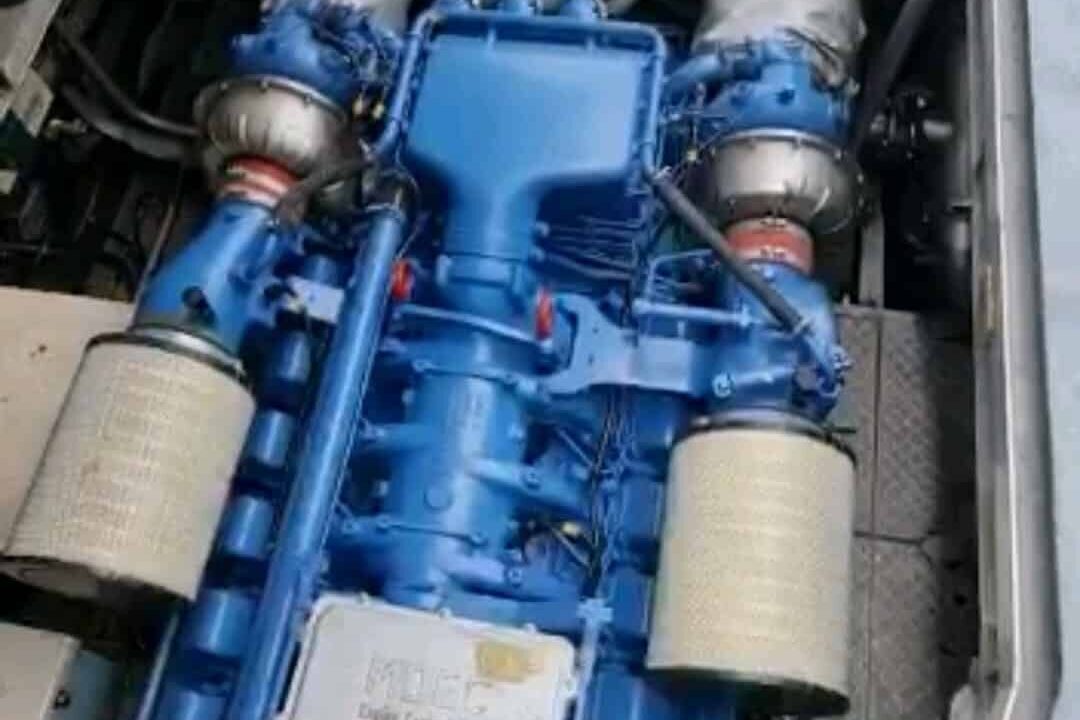 Pair MTU 16V2000 M90 Marine Propulsion Engines Commercial Marine Pro