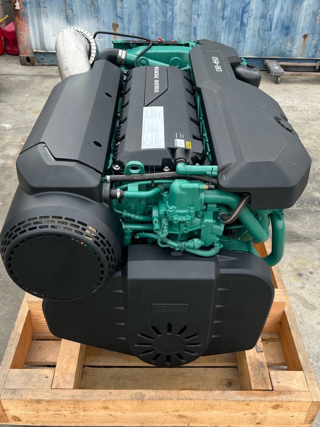 Volvo Penta D8 - 450 Marine Propulsion Engine