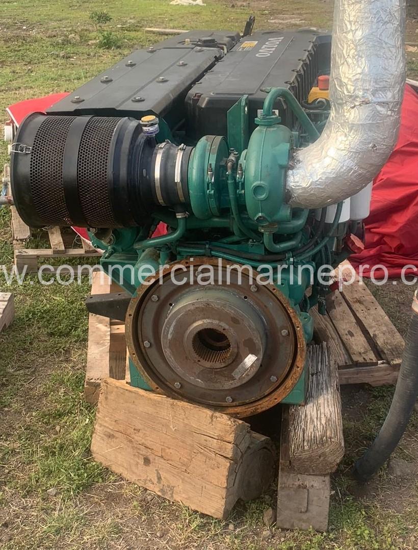 Pair Volvo D12 Marine Engines - 552hp - Heavy Duty Rated