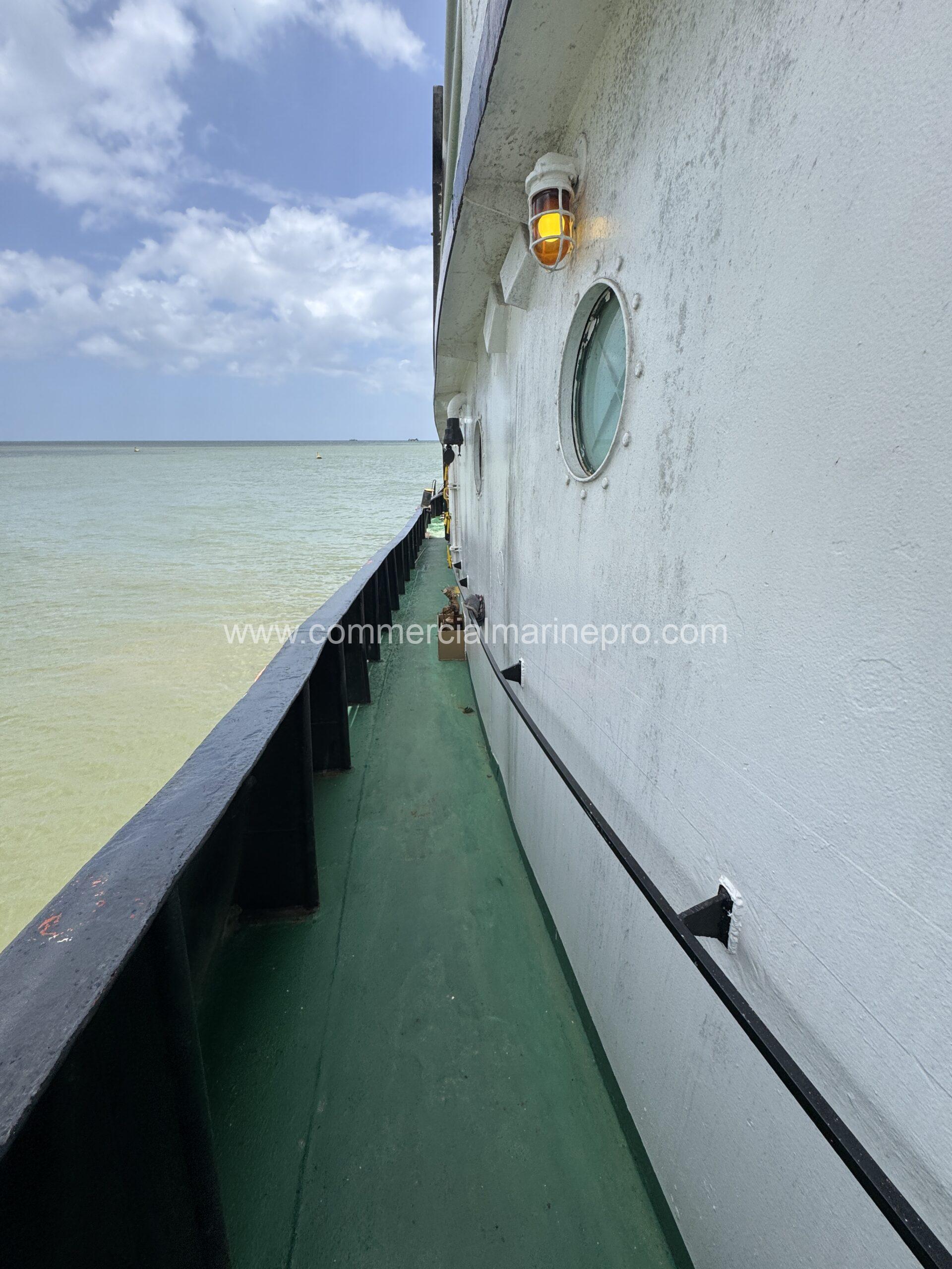 2500hp Model Bow Tug and 5000MT Binwall RORO Barge - Image 61
