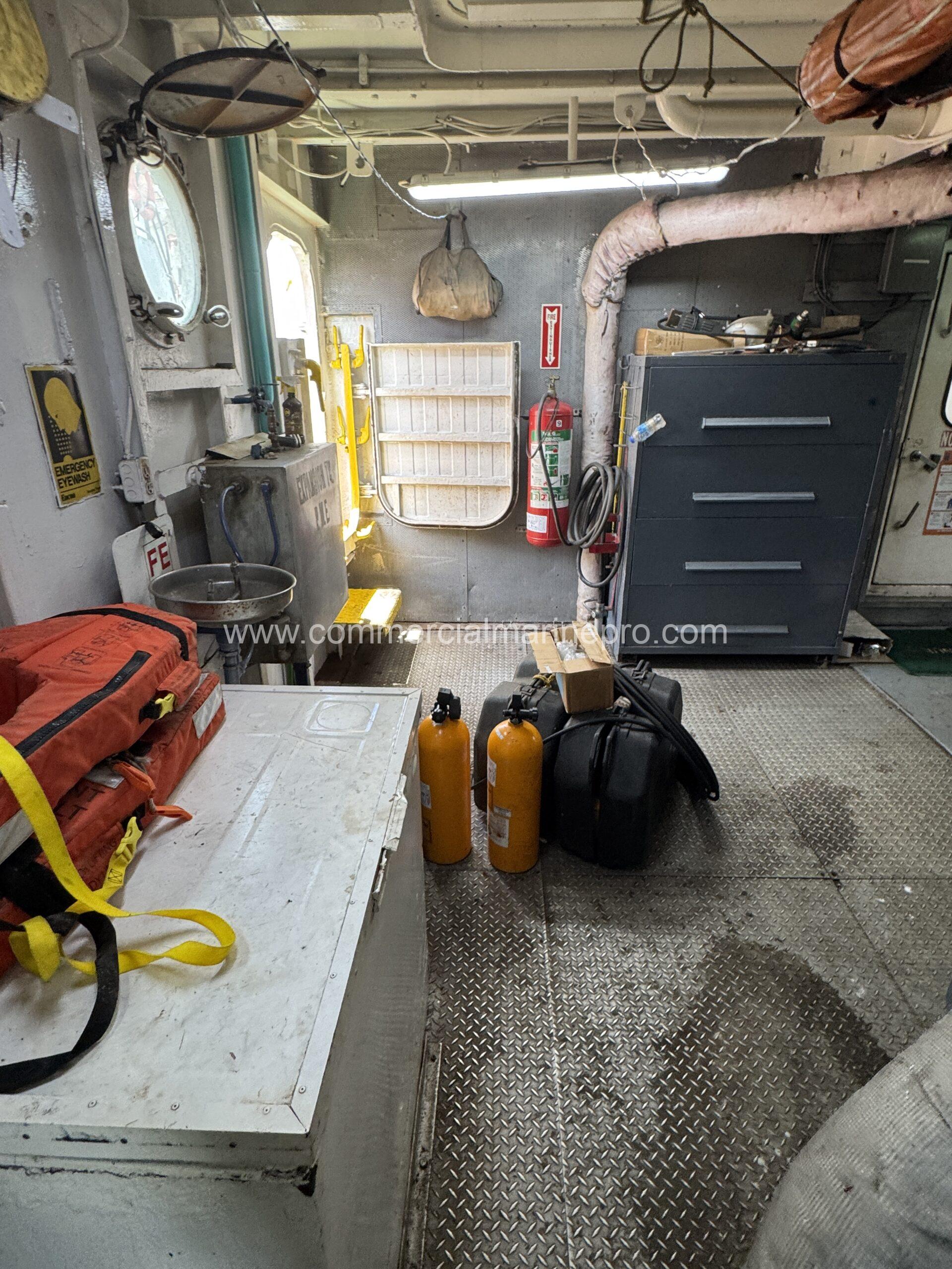 2500hp Model Bow Tug and 5000MT Binwall RORO Barge - Image 54