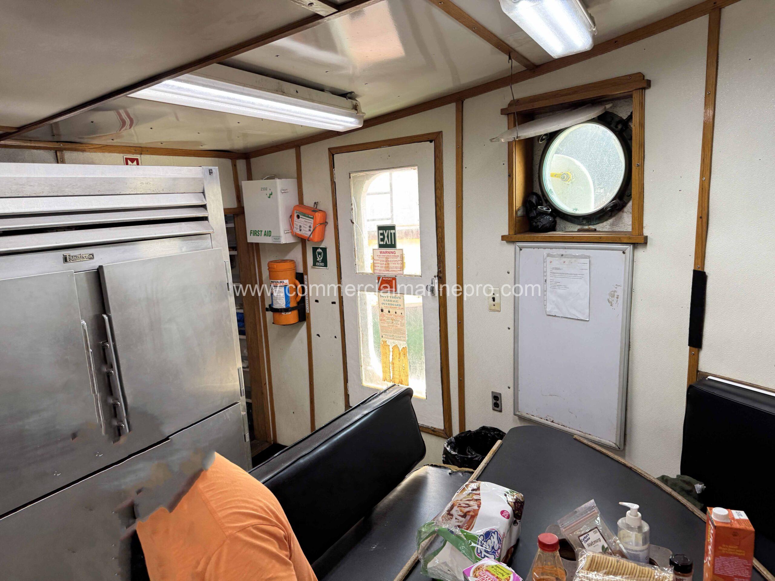 2500hp Model Bow Tug and 5000MT Binwall RORO Barge - Image 37