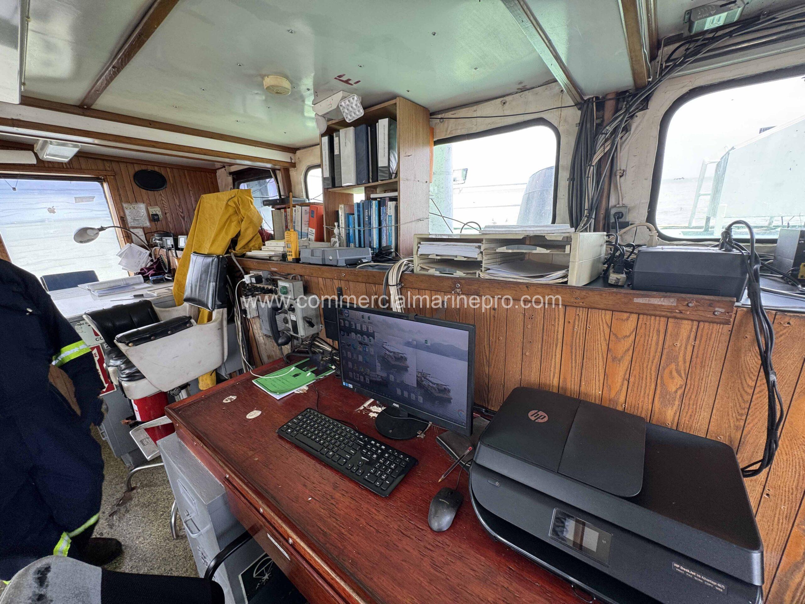 2500hp Model Bow Tug and 5000MT Binwall RORO Barge - Image 23