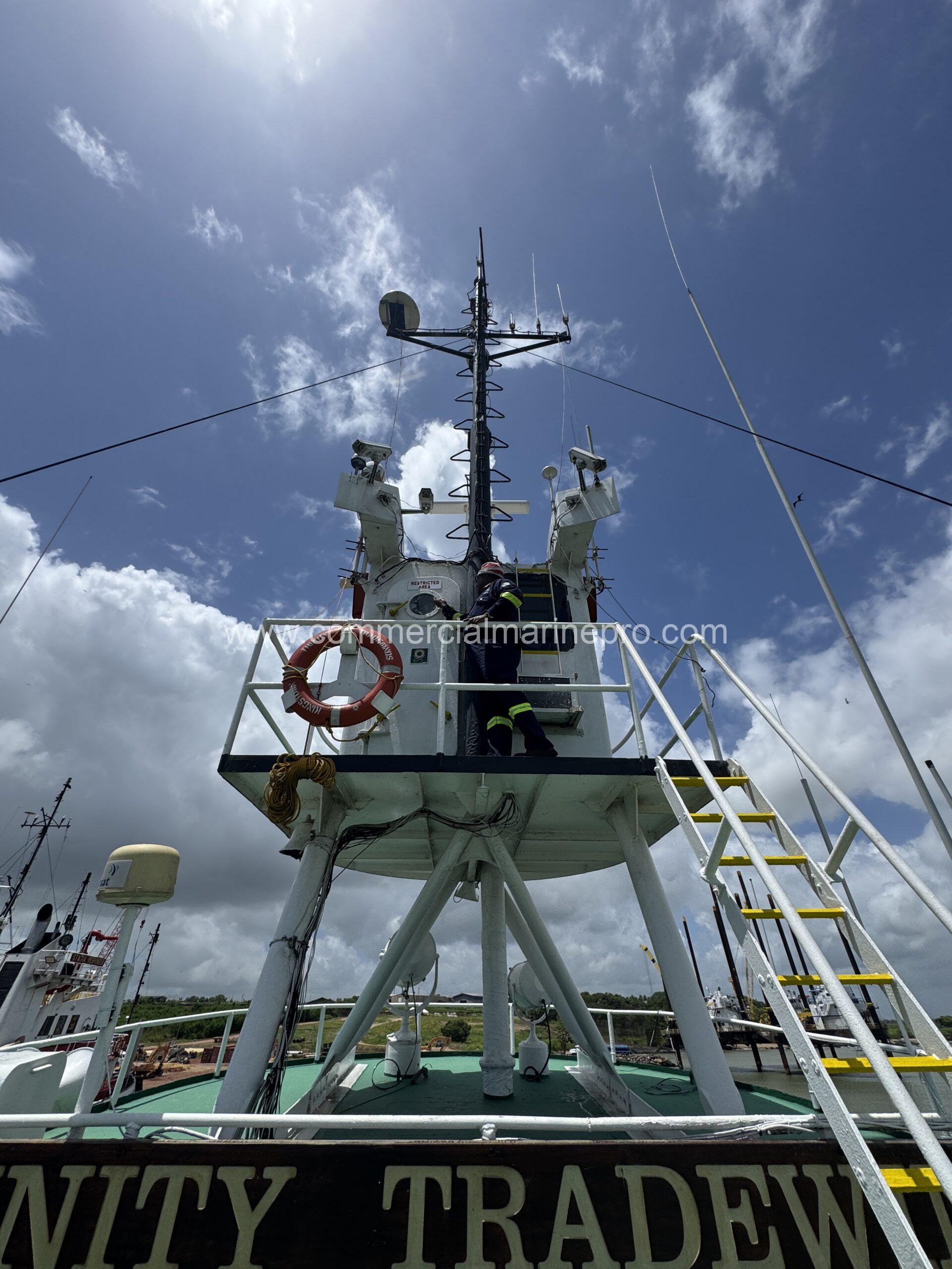 2500hp Model Bow Tug and 5000MT Binwall RORO Barge - Image 10