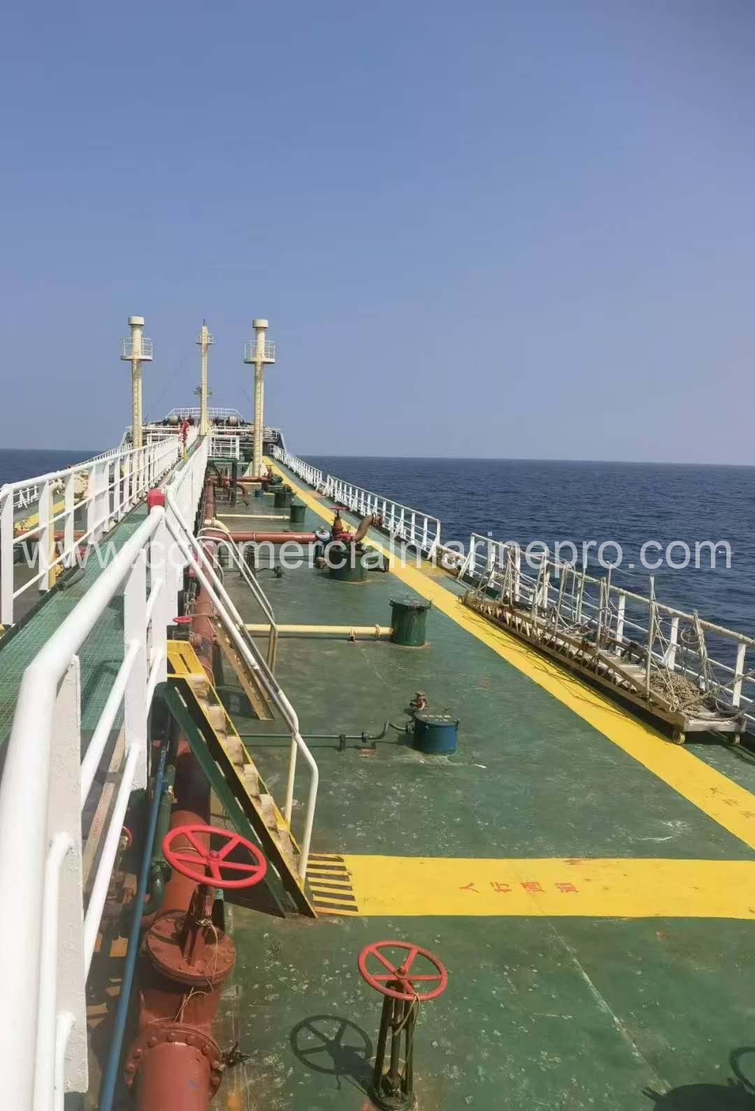 '06' Double-Hull Oil Tanker