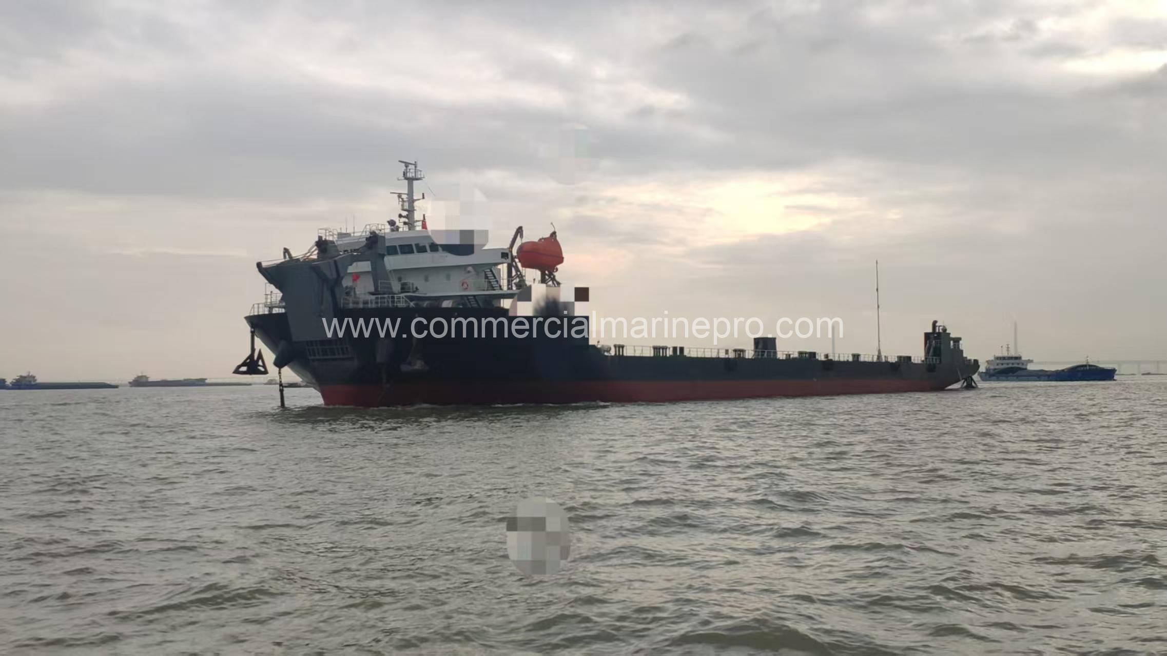 13,150 DWT - Forward-Control Deck Barge