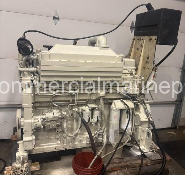 Single Cummins KTA19 Marine Propulsion Engines 640HP Rebuilt