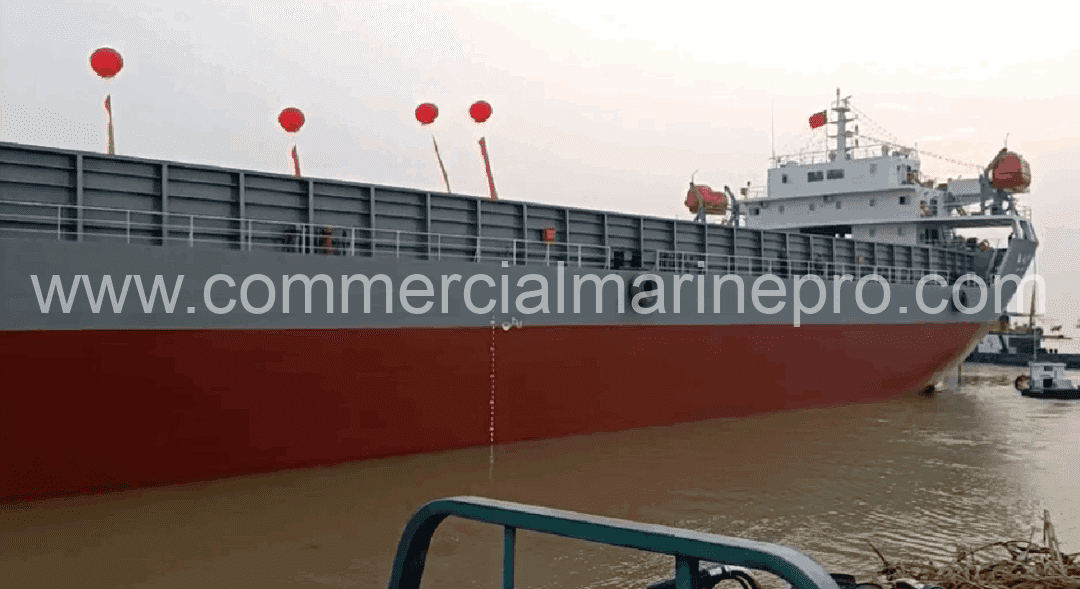 '22' 14,200 DWT Forward-Control Deck Barge  