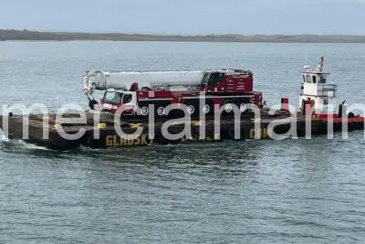 30x90ft Barges for charter