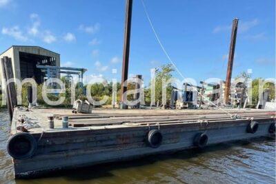 100 x 30 x 4 Hydraulic Spud Barge