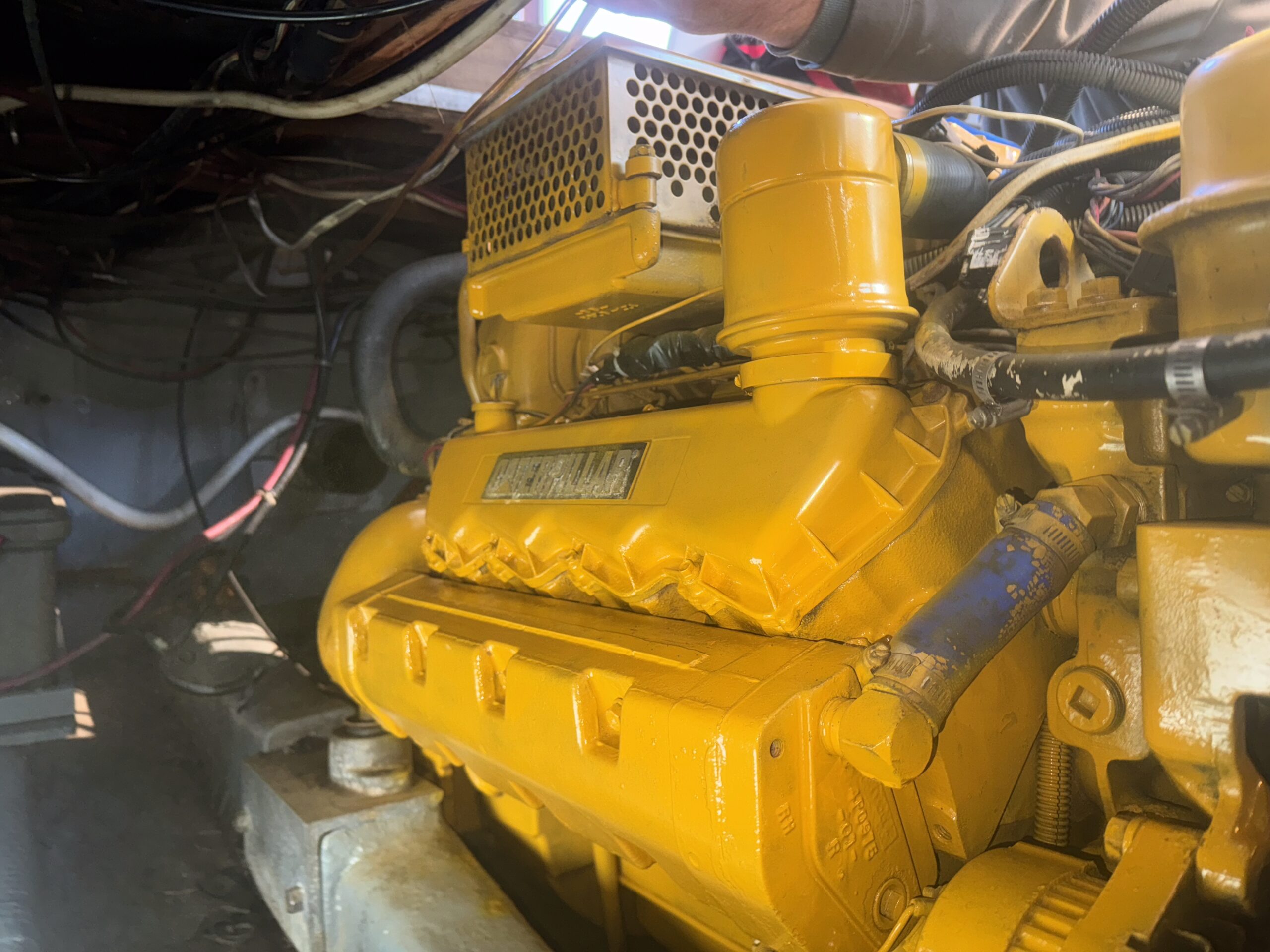 Pair of CAT 3208Ta 435Hp Low Hours w/ Gears - Image 6