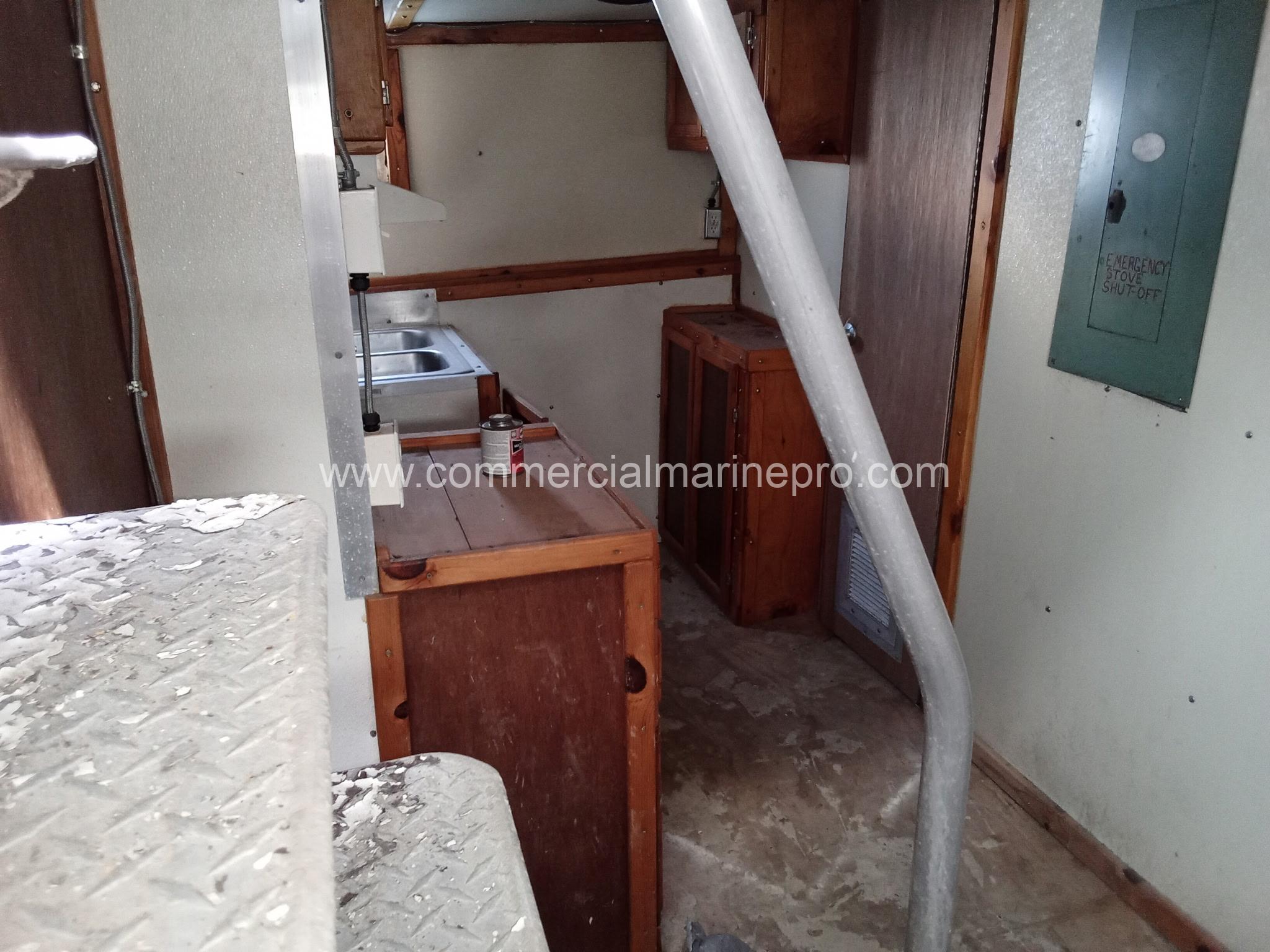 90' CAMCRAFT ALUMINUM CREW BOAT - Image 5