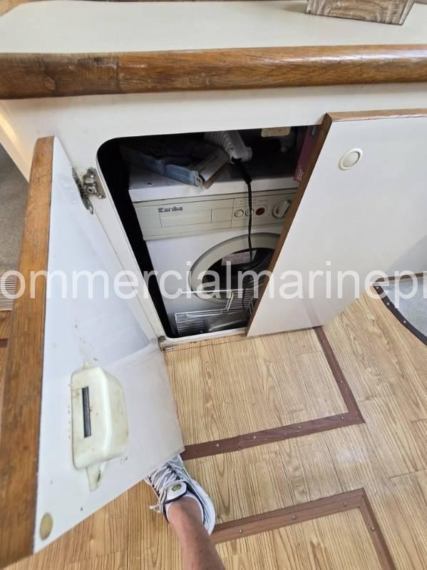 Searay 440 Express Bridge Power Boat - Image 4